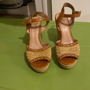 Vince Camuto Wedge Espadrilles size 7.5 tan